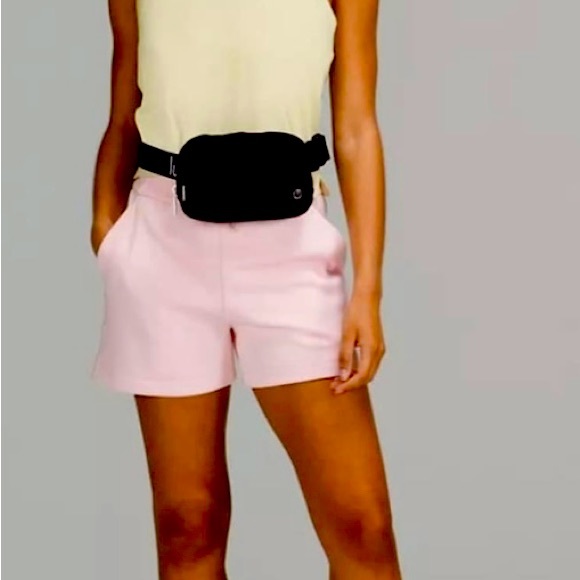 AUTHENTIC BRAND NEW LULULEMON EVERYWHERE BELT BAG … - Picture 3 of 5